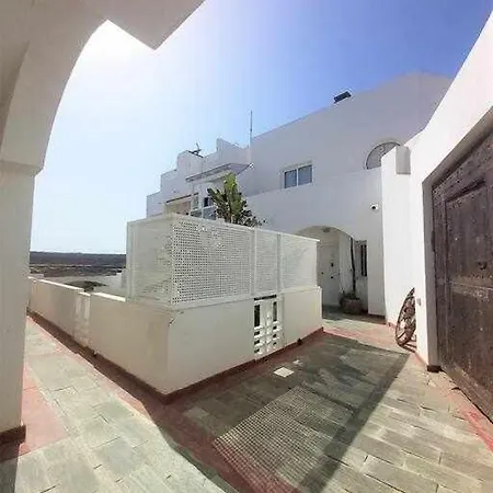 Breeze View House By The Sea Apartment